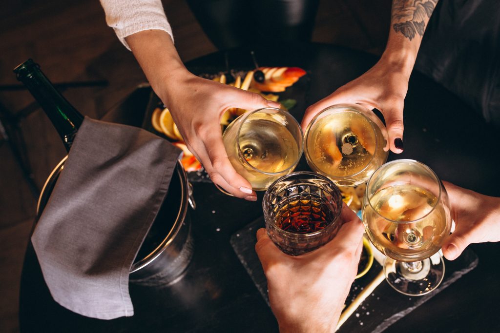 La disminución del consumo de alcohol y las respuestas de las marcas que escuchan